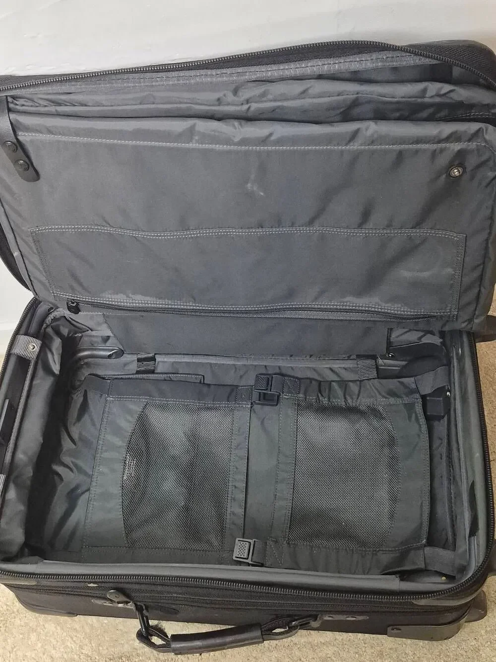 Briggs &Riley Baseline carry-on